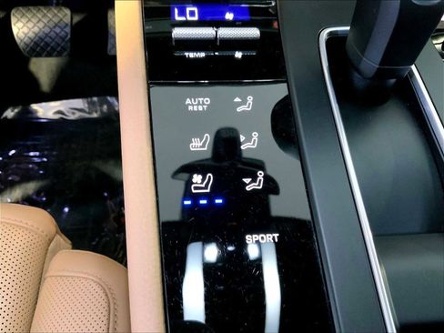 Certified 2026 Porsche Macan AWD/4WD image 37