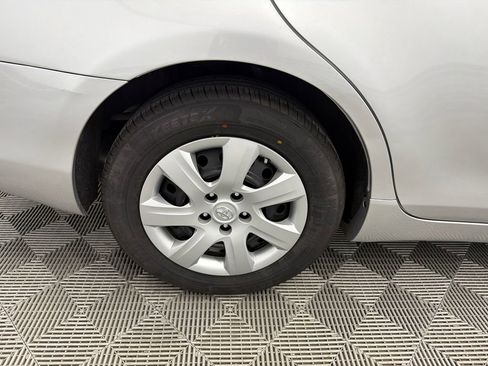 Used 2011 Toyota Camry LE FWD image 18