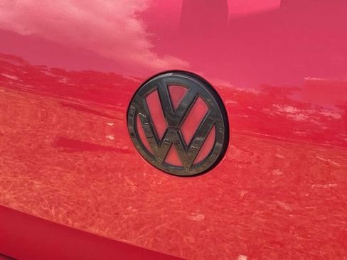 Used 2017 Volkswagen Golf 4-Door FWD image 7