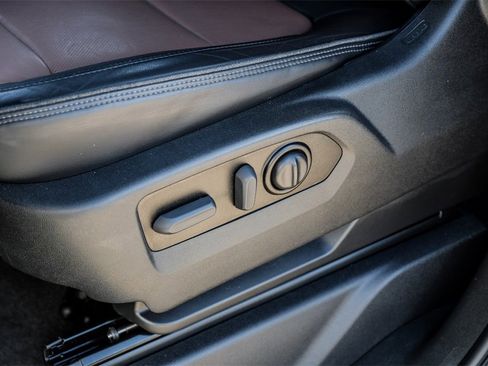 Used 2022 Chevrolet Silverado 2500 High Country w/ Safety Package II image 35