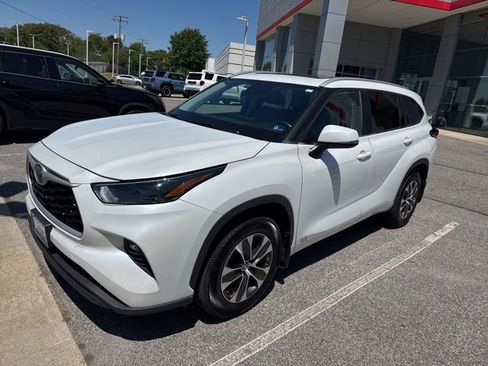 Used 2023 Toyota Highlander XLE AWD/4WD image 27
