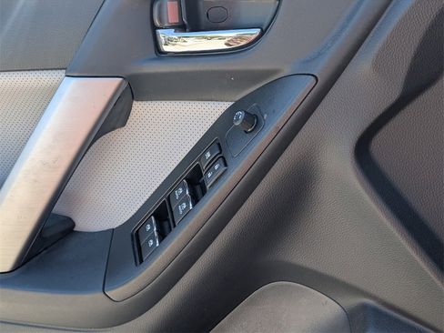 Used 2018 Subaru Forester 2.5i Limited image 30