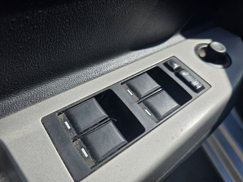 Used 2010 Chrysler Sebring Touring FWD image 39