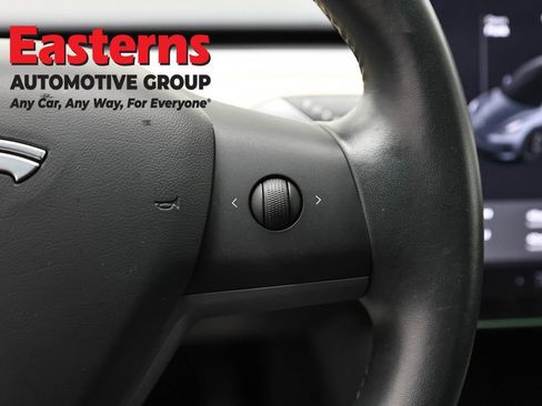 Used 2019 Tesla Model 3 Standard Range image 16