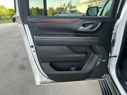Used 2022 Chevrolet Suburban High Country AWD/4WD image 17