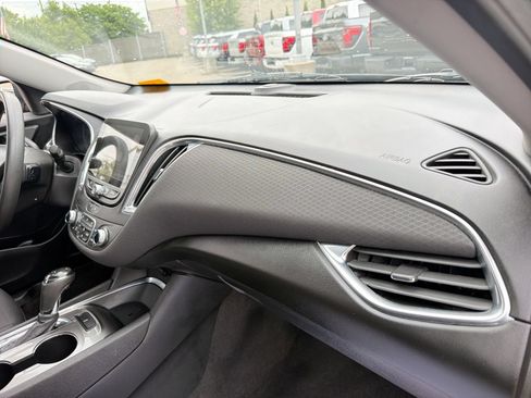 Used 2020 Chevrolet Malibu LT FWD image 18