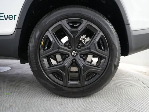 Used 2023 Rivian R1T Adventure image 9