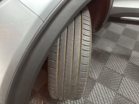 Used 2024 Ford Explorer XLT w/ Equipment Group 202A image 46