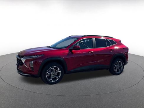 Used 2025 Chevrolet Trax LT w/ LT Convenience Package FWD image 8