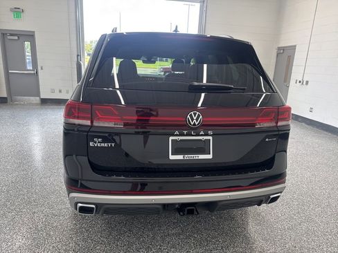 New 2026 Volkswagen Atlas Peak Edition image 3