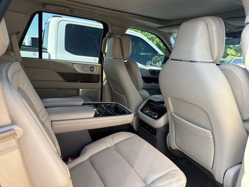 Used 2019 Lincoln Navigator Reserve w/ Cargo Package AWD/4WD image 6
