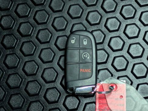 Used 2022 Jeep Compass Limited image 30