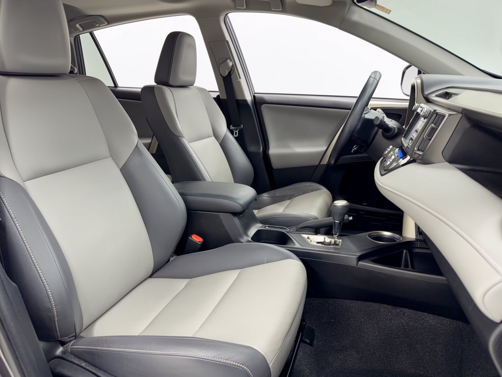 Used 2015 Toyota RAV4 Limited AWD/4WD image 30