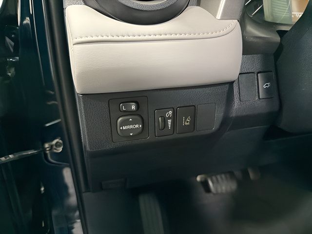 Used 2017 Toyota RAV4 XLE FWD image 15