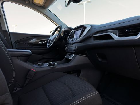 Used 2024 GMC Terrain SLE image 33