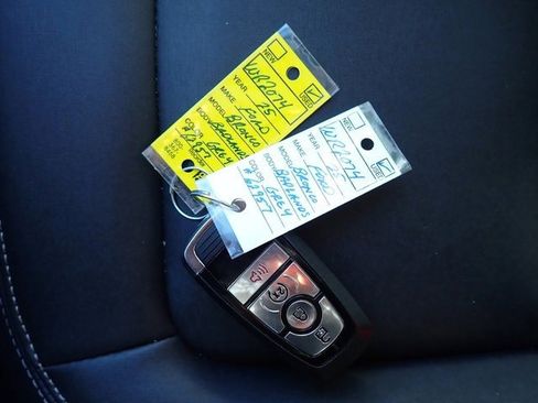 Used 2025 Ford Bronco Badlands image 30