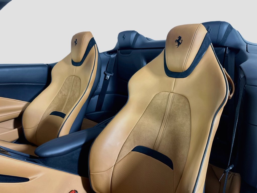 Certified 2025 Ferrari Roma Spider RWD image 19