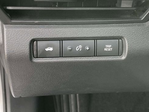 Used 2024 Nissan Altima 2.5 SV FWD image 18