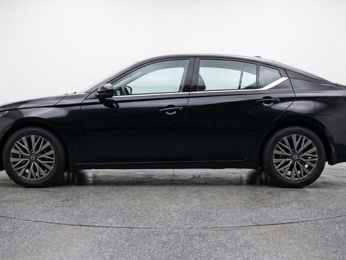 Used 2025 Nissan Altima 2.5 SV FWD image 5