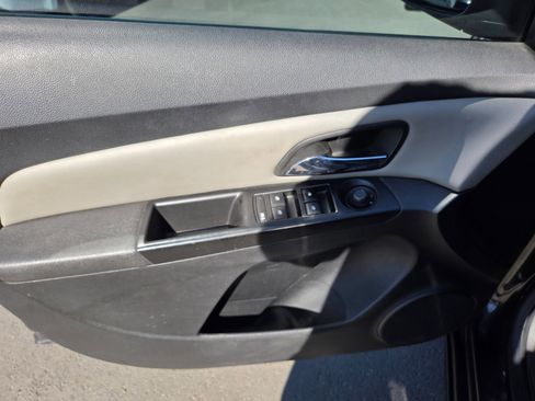 Used 2014 Chevrolet Cruze LS FWD image 8