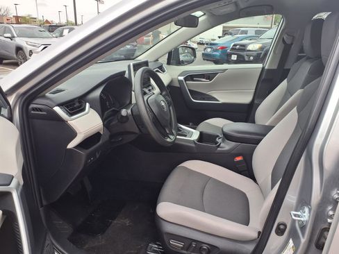 Certified 2025 Toyota RAV4 XLE FWD image 22