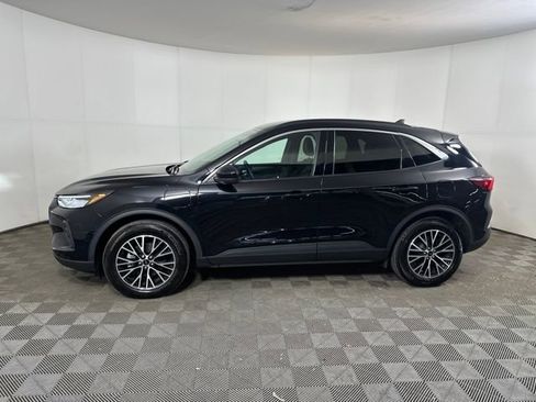 Used 2023 Ford Escape SE image 6