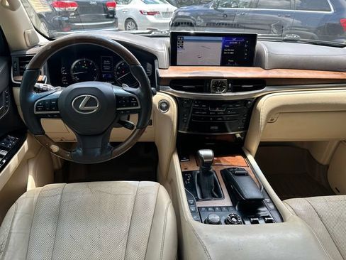 Used 2016 Lexus LX 570 4WD w/ Luxury Package image 23
