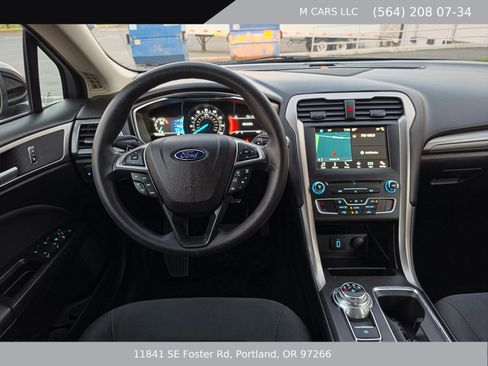 Used 2017 Ford Fusion SE w/ Fusion SE Technology Package FWD image 13