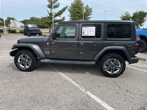 Used 2019 Jeep Wrangler Unlimited Sahara image 18