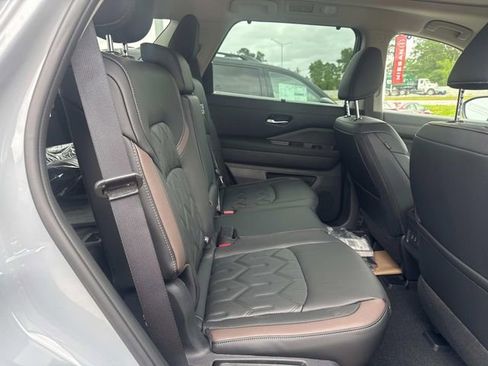 New 2026 Nissan Pathfinder Platinum AWD/4WD image 12