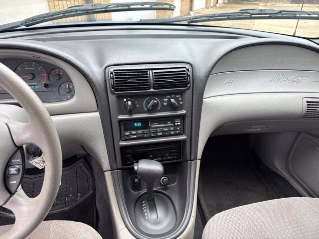 Used 1999 Ford Mustang Convertible RWD image 13