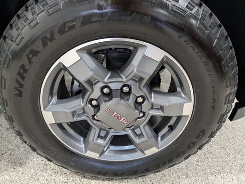 Used 2025 GMC Sierra 3500 SLT w/ SLT Premium Package image 14