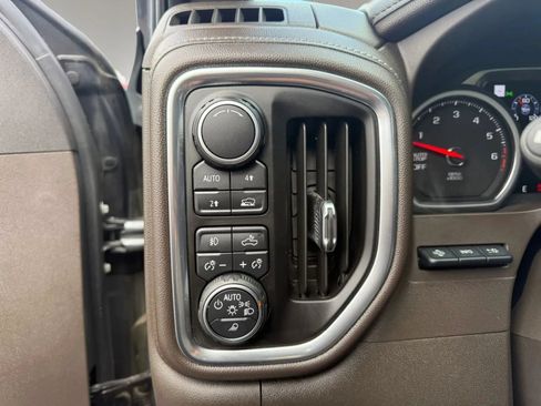Used 2019 Chevrolet Silverado 1500 LTZ w/ Technology Package AWD/4WD image 17