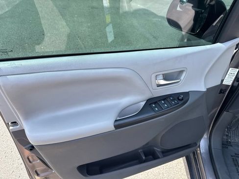 Used 2020 Toyota Sienna LE FWD image 10