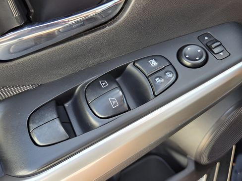 Used 2020 Nissan Kicks SV FWD image 27