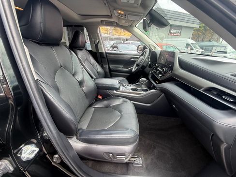 Used 2023 Toyota Highlander Limited AWD/4WD image 21