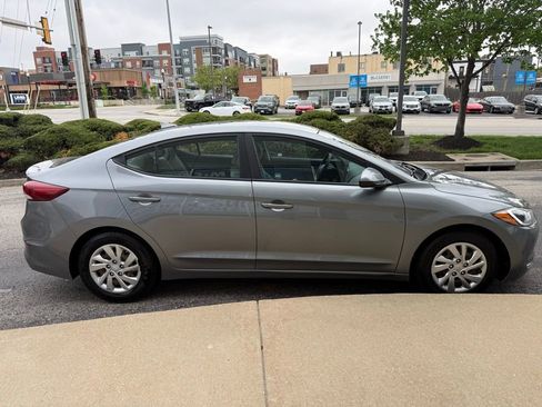 Used 2017 Hyundai Elantra SE image 4