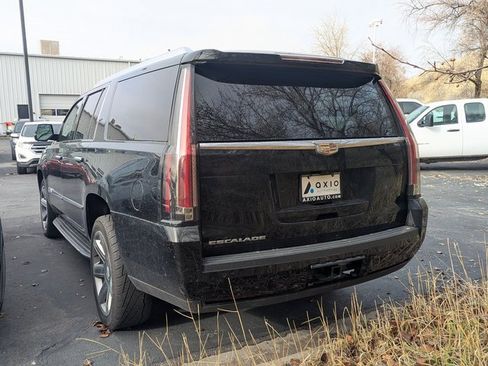 Used 2018 Cadillac Escalade ESV Premium Luxury image 5