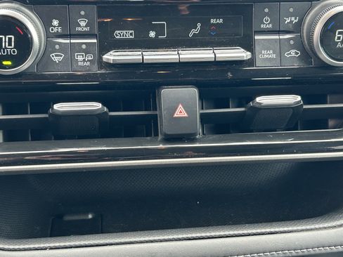 Used 2022 Toyota Highlander XLE image 25