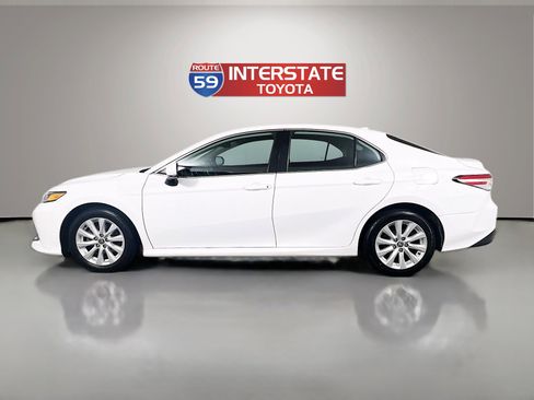 Used 2020 Toyota Camry LE image 4