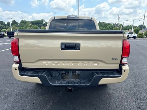 Used 2016 Toyota Tacoma TRD Sport w/ Premium & Technology Package AWD/4WD image 3
