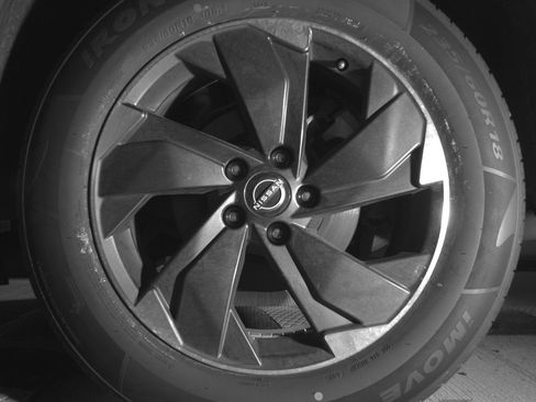 Used 2025 Nissan Rogue SV image 14