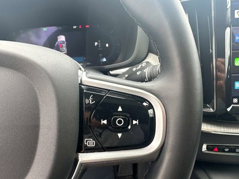 Certified 2025 Volvo XC60 B5 Plus image 26