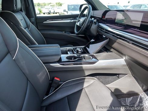Used 2025 Cadillac Escalade Sport image 31