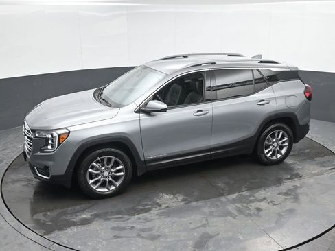 Used 2024 GMC Terrain SLT image 41