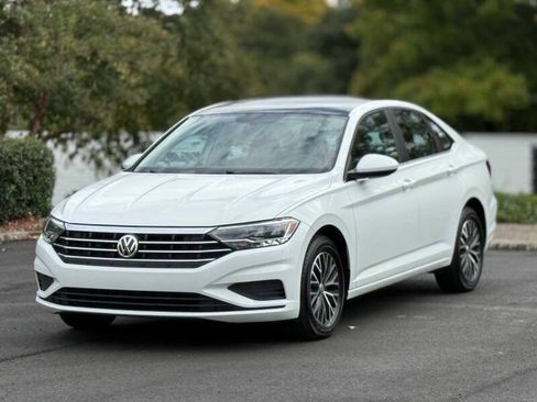 Used 2019 Volkswagen Jetta SE FWD image 2