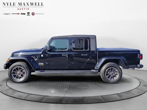 Used 2023 Jeep Gladiator Overland w/ Cold Weather Group image 13
