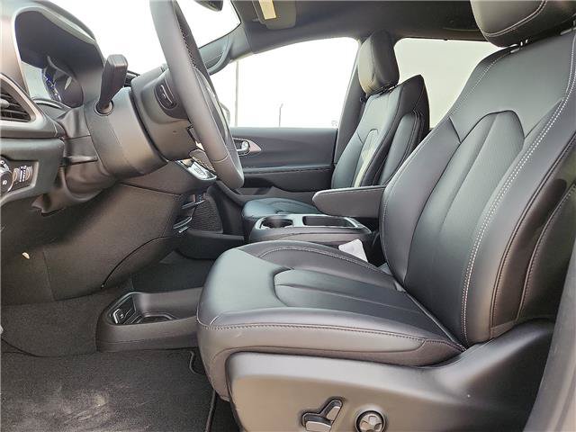 New 2026 Chrysler Pacifica Select FWD image 12
