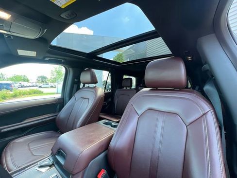 Used 2024 Ford Expedition Limited AWD/4WD image 25