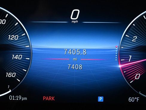 Used 2025 Mercedes-Benz GLB 250 image 12